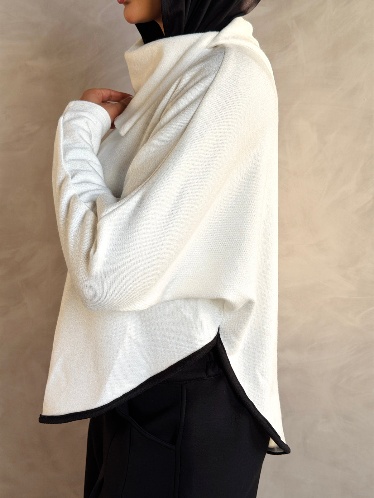 Asymmetric knit Top - White