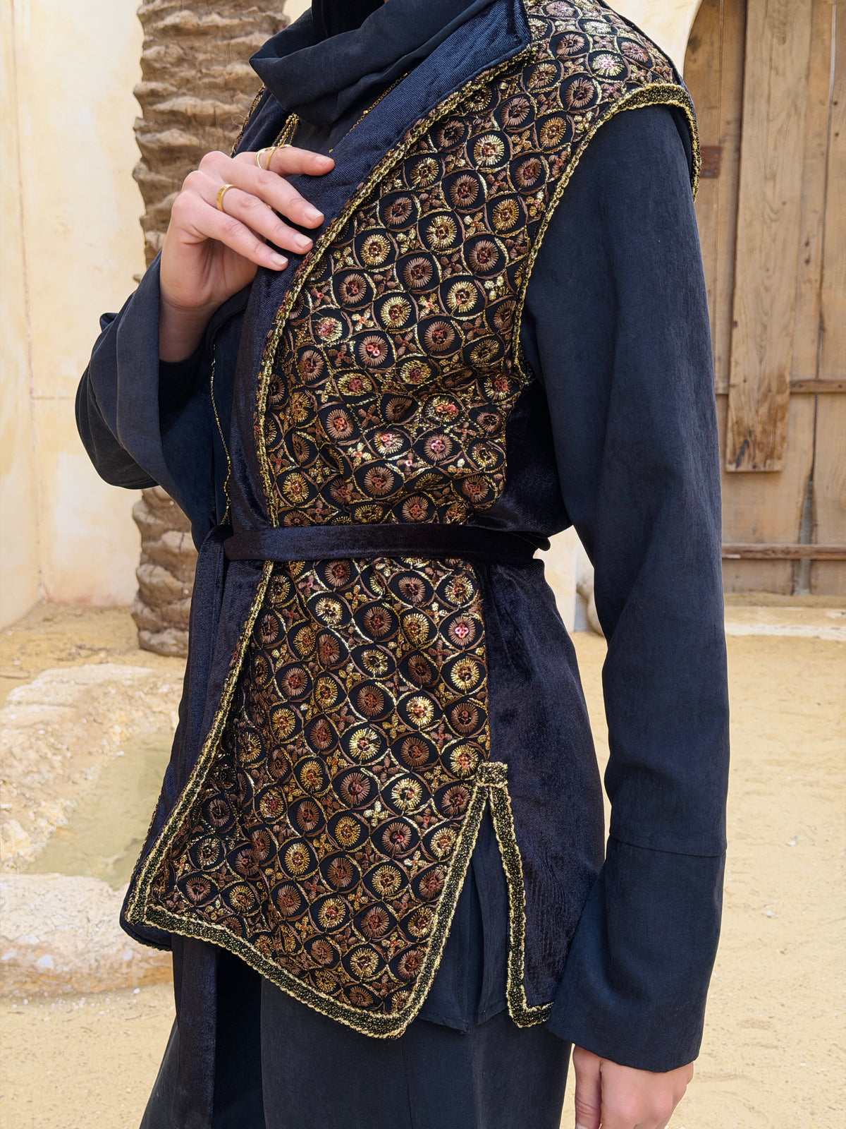 Oriental Embroidery Vest - Black